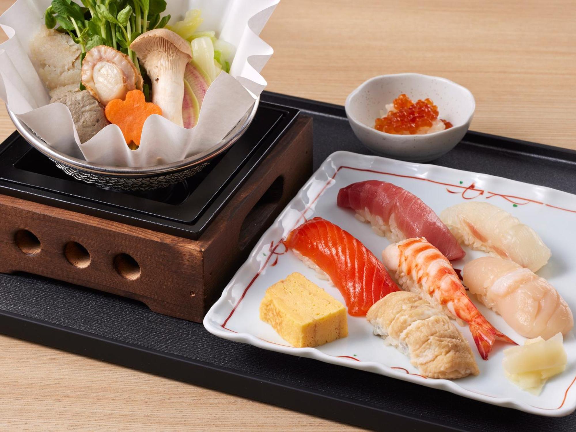 Hotel Grand Nikko Tokyo Bay Maihama Urayasu Exteriér fotografie The photo features a Japanese meal presented on a wooden tray. On the left, there is a small pot with a clear broth containing vegetables, mushrooms, and possibly meat, indicated by green herbs and a piece shaped like a flower. On the right, there is